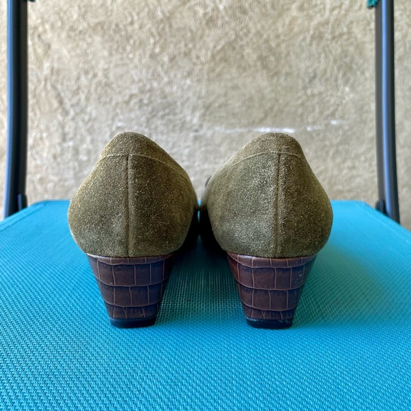 Vaneli Green Cassandra Khaki/Tmoro Suede Women’s Luxury Wedge Heels (Size 7M) - Picture 4 of 16